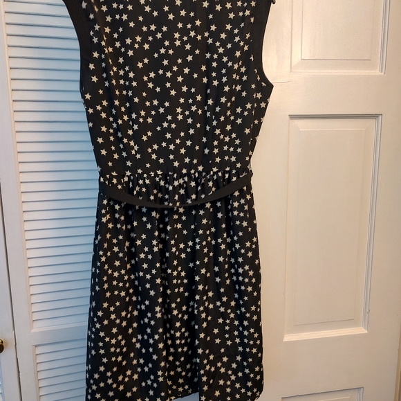 Robbie Bee Star Print Belted Dress - Picture 5 of 5